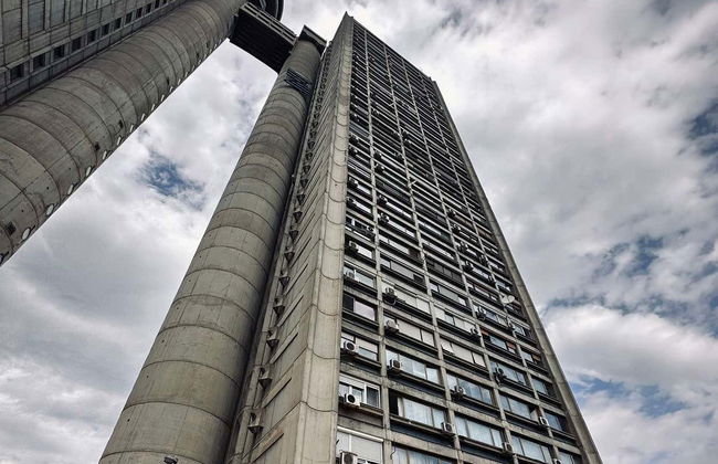 Visite sur le thème de l'architecture brutaliste en trottinette électrique - Photo 4