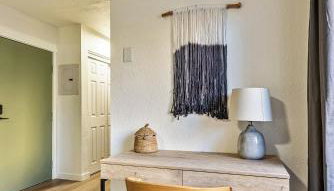 Cozy stay for 2, 5 Min Drive to Base, Full Kitchen, Shared Hot Tub & Pool, Restaurants Nearby! - Foto 2