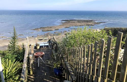 Lyme Clifftop Hideaway - Photo 14