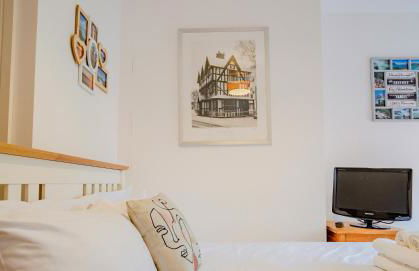 Exquisite Renovation in Central Location with Garden and Parking - Photo 44