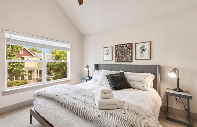 Hip Old Town North Gem! Near Breweries and River! - Foto 7