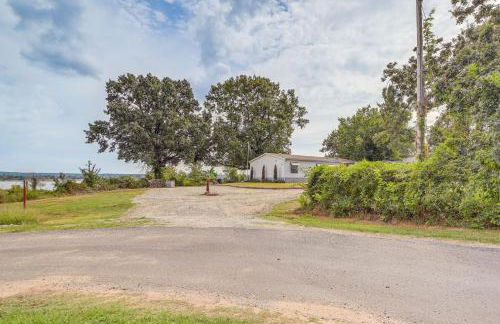 Lakefront Eufaula Cabin with Fire Pit and Private Dock - Foto 39