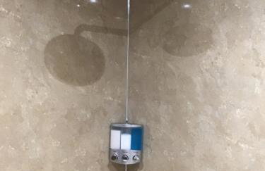 Exclusive Private double room, en-suite wet room Private entrance - Photo 12