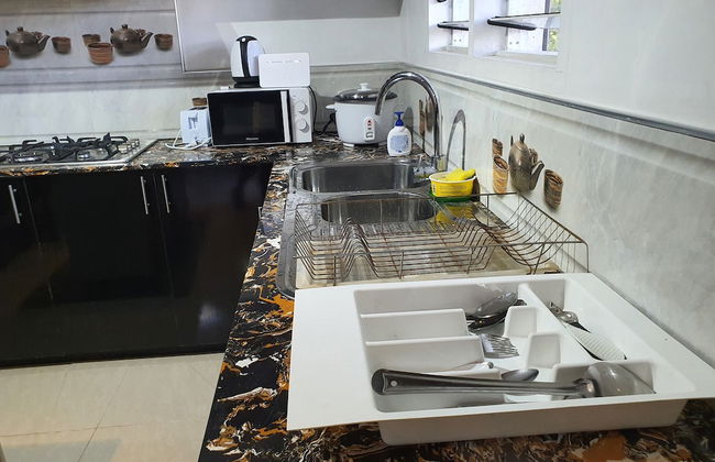 Master Bedroom with Shared Kitchen - Photo 27