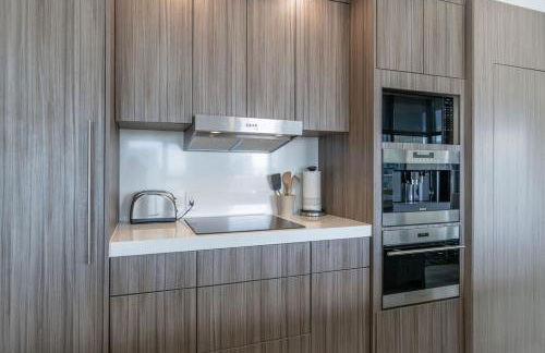 Cityscape Elegance with Water Views - Foto 25