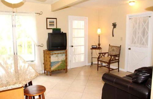 A-Frame Cabin Rental with Spacious Deck Overlooking the Cotee River, Florida - Foto 14