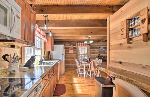 The Lake Place Cabin with Golf Cart and Free Kayaks! - Foto 9