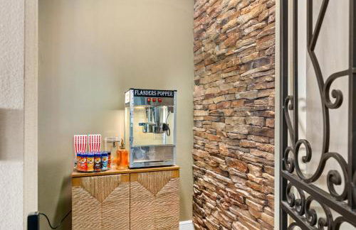 Luxury Resort Family Home Professionally Furnished Ultra Comfortable beds Epic Mario Game Room Themed Bedrooms Heated Pool and Spa Outdoor Grill Golf Course View - Foto 58