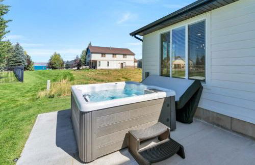 Dream Bear Lake Getaway w/ Hot Tub & Yard - Photo 4