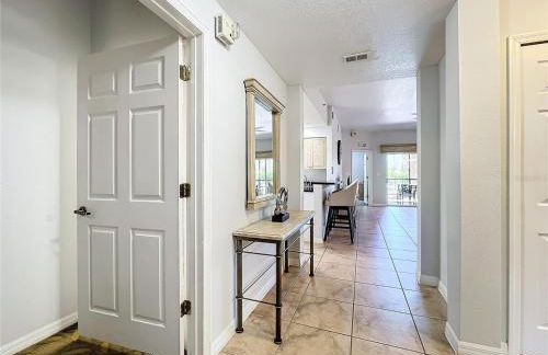 Spacious 3 Bed 3 Bath Luxury Condo 5 min from Disney - Photo 35