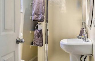 Picturesque Cottage with Sunroom on Ashmere Lake! - Foto 13