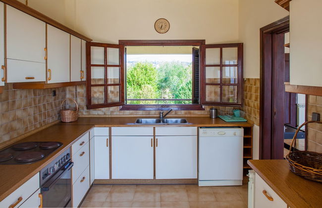 Absolute Villa by Stylish Stays - Photo 25