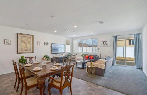 Entire Private Home with 4 Bedrooms 2 Bathrooms, Mountain Edge, New House, Ranch, Gated Yard, Available Now - Foto 34