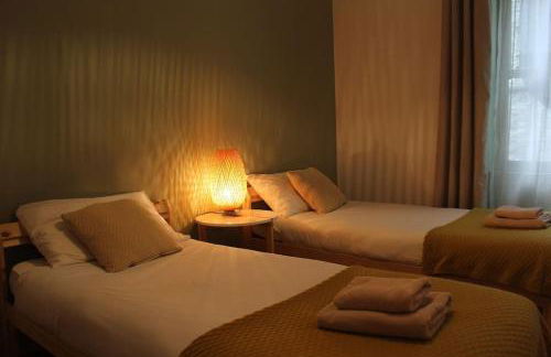 Stylish & Spacious Town Centre Duplex Apartment - Photo 17