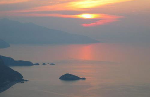 Large Stone Villa with garden. - Foto 30