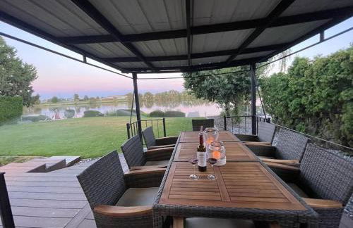 Edgewater Paradise HotTub Private Dock & Game Room - Foto 9