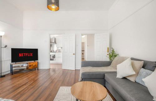 Stylish 1BR Flat-Terrace-Free Parking-Rail Station - Foto 21