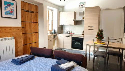 Hideaway Apartments - Ski Sauze d'Oulx and the Via Lattea - Photo 3, towels, stove