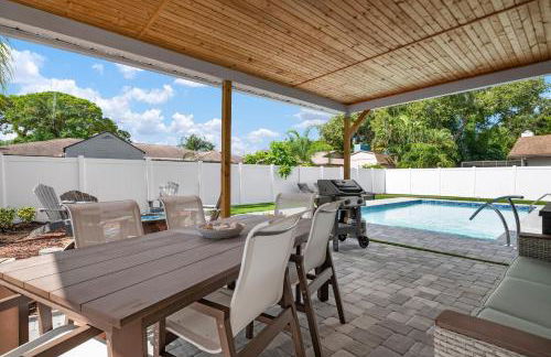 Serenity by the Sea! Cozy pool home with putting green & fire pit! - Foto 22