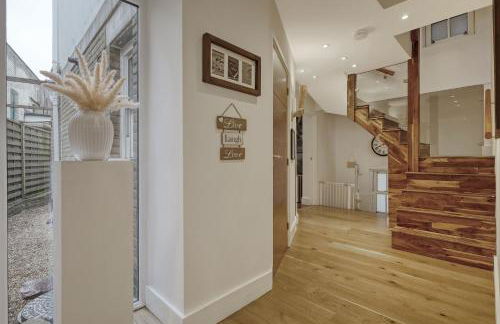 Dove House Wanstead - Stunning 4 Bedroom, 3 Bathroom House with Private Hottub & Gym - Escape London, in Lonon - Foto 24