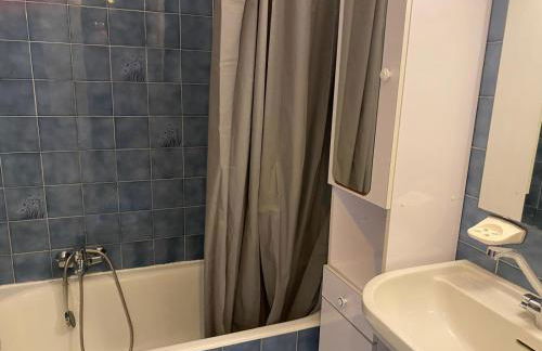 L'Enchalpe, Grand et lumineux studio avec coin montagne 5 personnes, 60m des pistes, PISCINE COUVERTE, WIFI, grand balcon expo EST, DRAPS NON COMPRIS - Foto 15