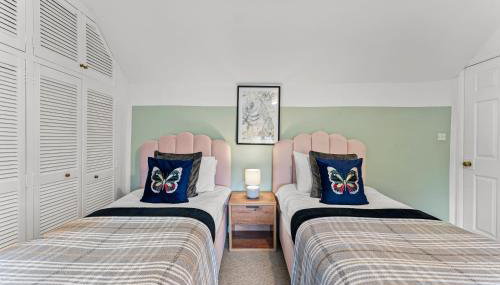 Classical Easter Cottage with Breathtaking Views - Photo 5