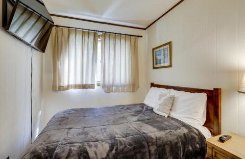 Lakeside Northwoods Retreat Dock, Deck, Fire Pit! - Foto 19