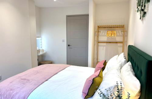 Poole Quay Seaside Escape-free parking 3 mins away - Photo 3