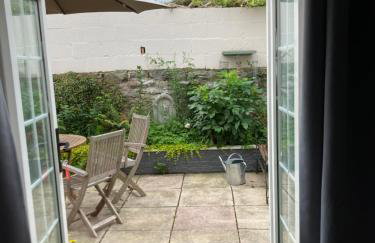 Bryntirion Farmhouse Apartment with Hot Tub - Foto 16