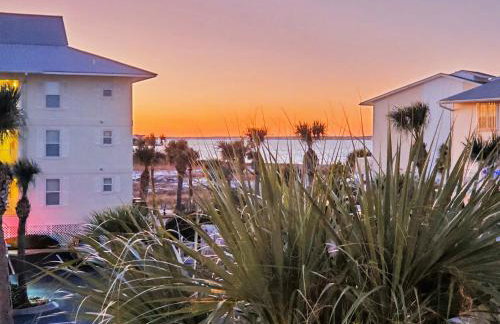 Navarre Beach Landing - Beach Gear Included - Walk to Beach - Sunset Views - Foto 20