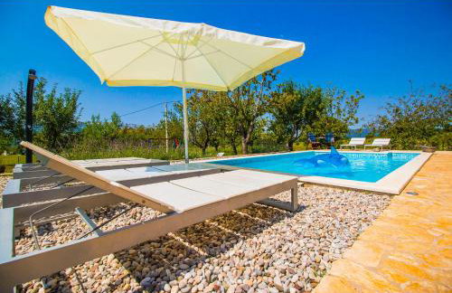 Villa Romansa near Split- heated pool peace, bbq - Foto 10