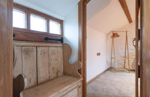 The Coach House - Beautiful Home in Cheltenham! - Photo 69