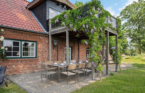 GUT KLETKAMP "Altes Backhaus" - Freistehendes Landhaus mit 7 Schlafzimmern I Kamin I Garten & Terrasse I 15 Min zur Ostsee I Parkplätze I Hundefreundlich I Bar I WLAN - Foto 19