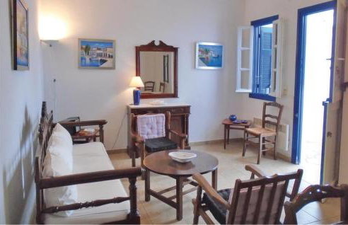 3 Bedroom Awesome Apartment In Panormos - Photo 2