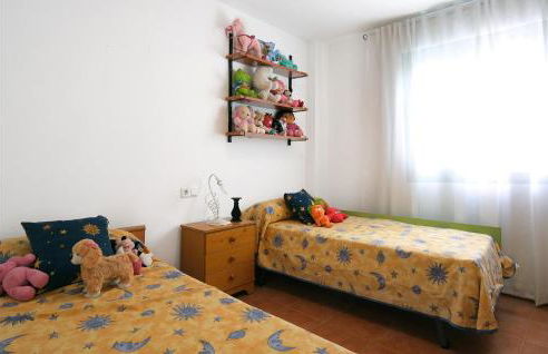 3 Bedroom Cozy Home In La Algaba - Photo 11