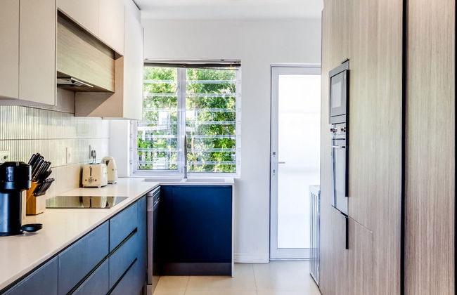 Unwind at Contemporary Alanda Apartment - Foto 7