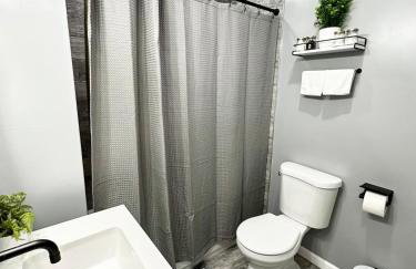 Sleeps 8, Stylish Home, Great Access NYC & EWR - Photo 13