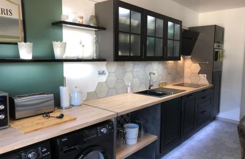 BedinReims luxe wonderful calm in city center, ideal for 2 adults and 3 children free parking - Foto 1