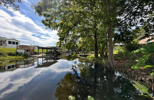 Waterfront Canal in Satsuma Florida - Foto 10