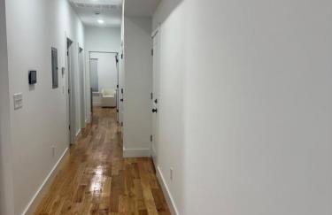 Cozy 3BR Retreat with Rooftop Near EWR & NYC Access - Photo 5