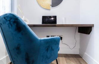 The Abbey Apartment - 1BR Apt with Dedicated Workspace, Fast Wifi & Stylish Kitchen Island & Free Secure Underground Parking - Foto 33