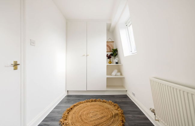 Stylish 2 Bedroom Apartment - Shepherd s Bush - Photo 11