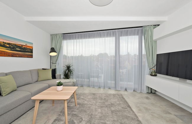 Fully equipped apartments with Terraces, Free garage parking, Netflix & AC - by Apartmány Šlapanice cz - Foto 28