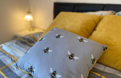 Fabulous 2 bed Historic Ground floor apartment Belper with free car parking next to property - Foto 24