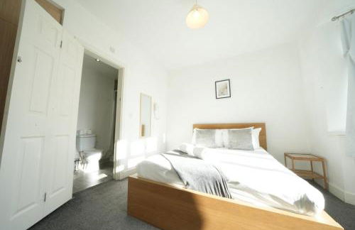 Private Rooms-Private Bathrooms-Near Airport- CABIN CREW paradise - Foto 58