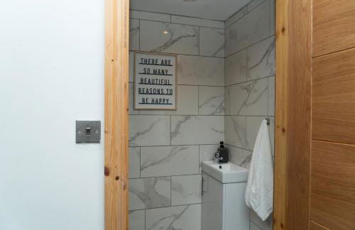 4 Bed Failsworth Home - 3 Bathrooms - Free Parking - Ideal For Contractors & Families - FREE 1 HR EARLY CHECK-IN OR 1 HR LATE CHECK-OUT FOR 2 NIGHT STAY BOOKINGS UNTIL THE END OF MAY - Foto 63