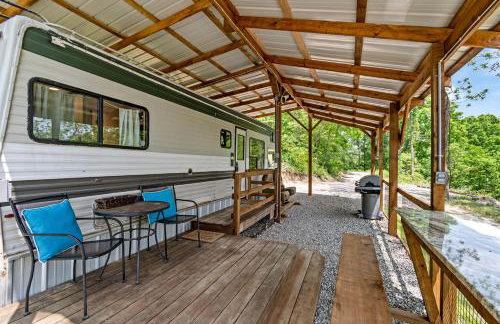 Gorgeous Caravan Glamping Escape for Four in Dover, Ohio - Foto 14
