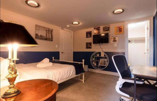 Bloomingdale Blues Speakeasy Free Parking - Foto 24