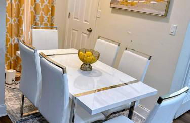 Modern 5BR with Full Kitchen, Game Room, Fenced Yard and BBQ Grill - Foto 9