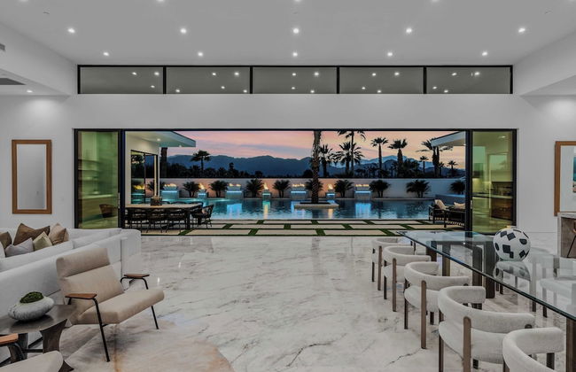 Fine Luxe Retreat w/ Pool & Hot Tub Bravo Villa #15 by Avantstay - Photo 13